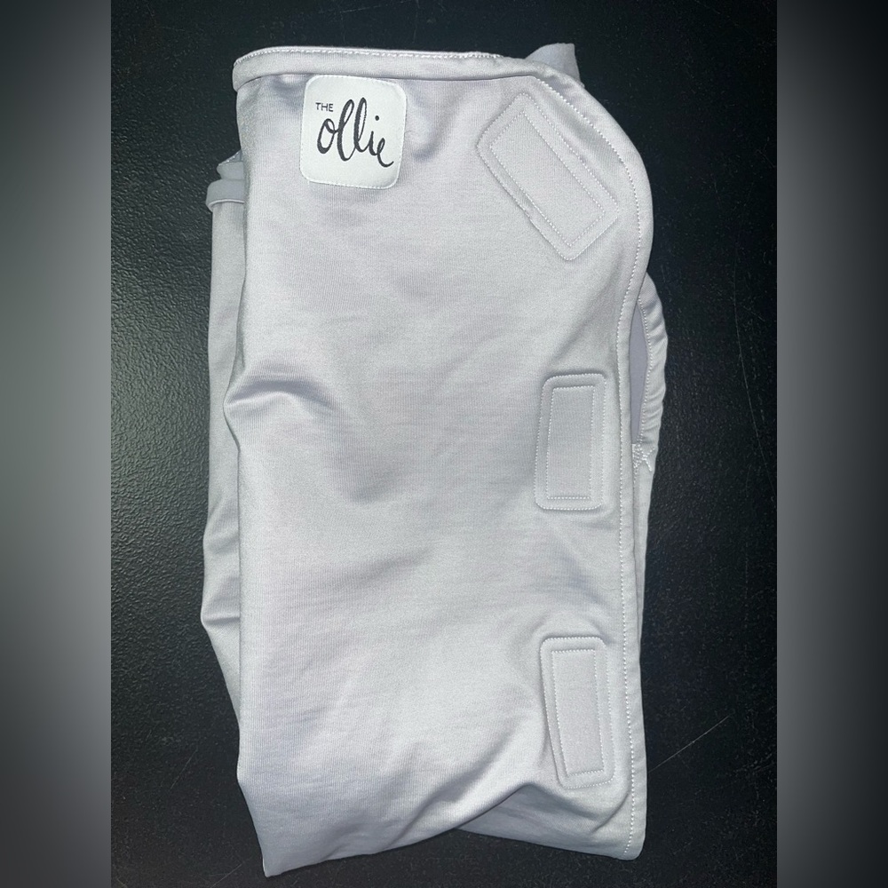 The Ollie swaddle in Slate